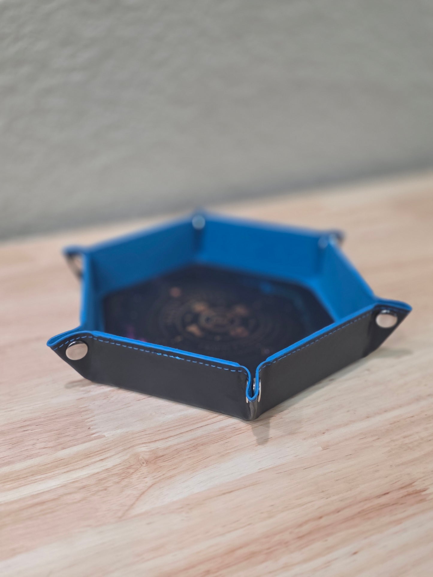 Premium Hexagonal Snap Dice Tray